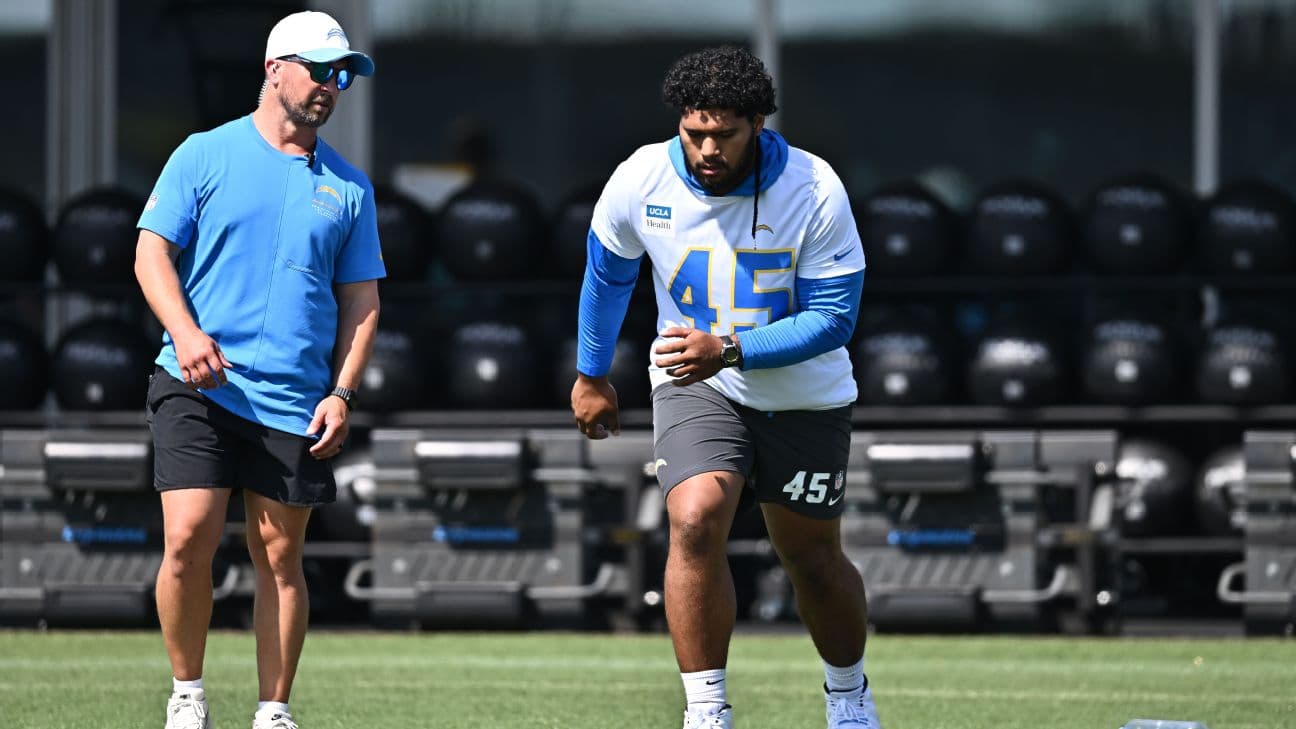 Tuli Tuipulotu hasn't practiced amid ongoing contract negotiations. Instead, he worked out on the side with a trainer.