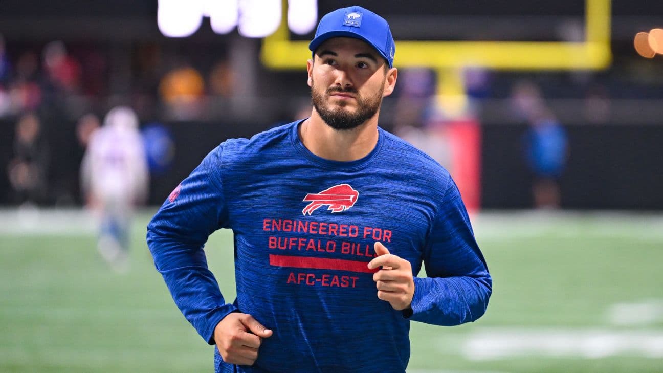 The Titans are bringing in quarterback Mitchell Trubisky.