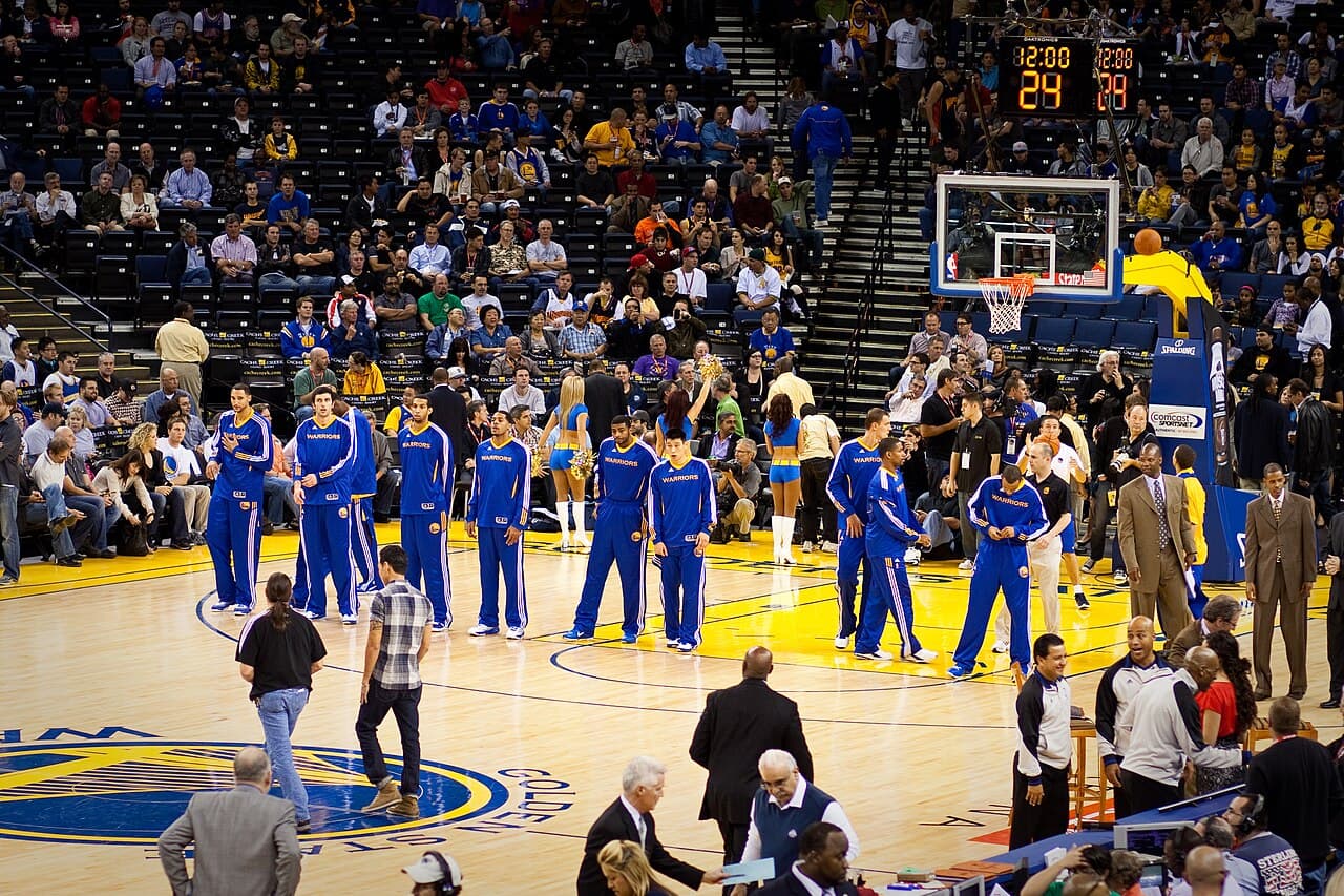 Golden State Warriors line up pregame vs Pistons 1